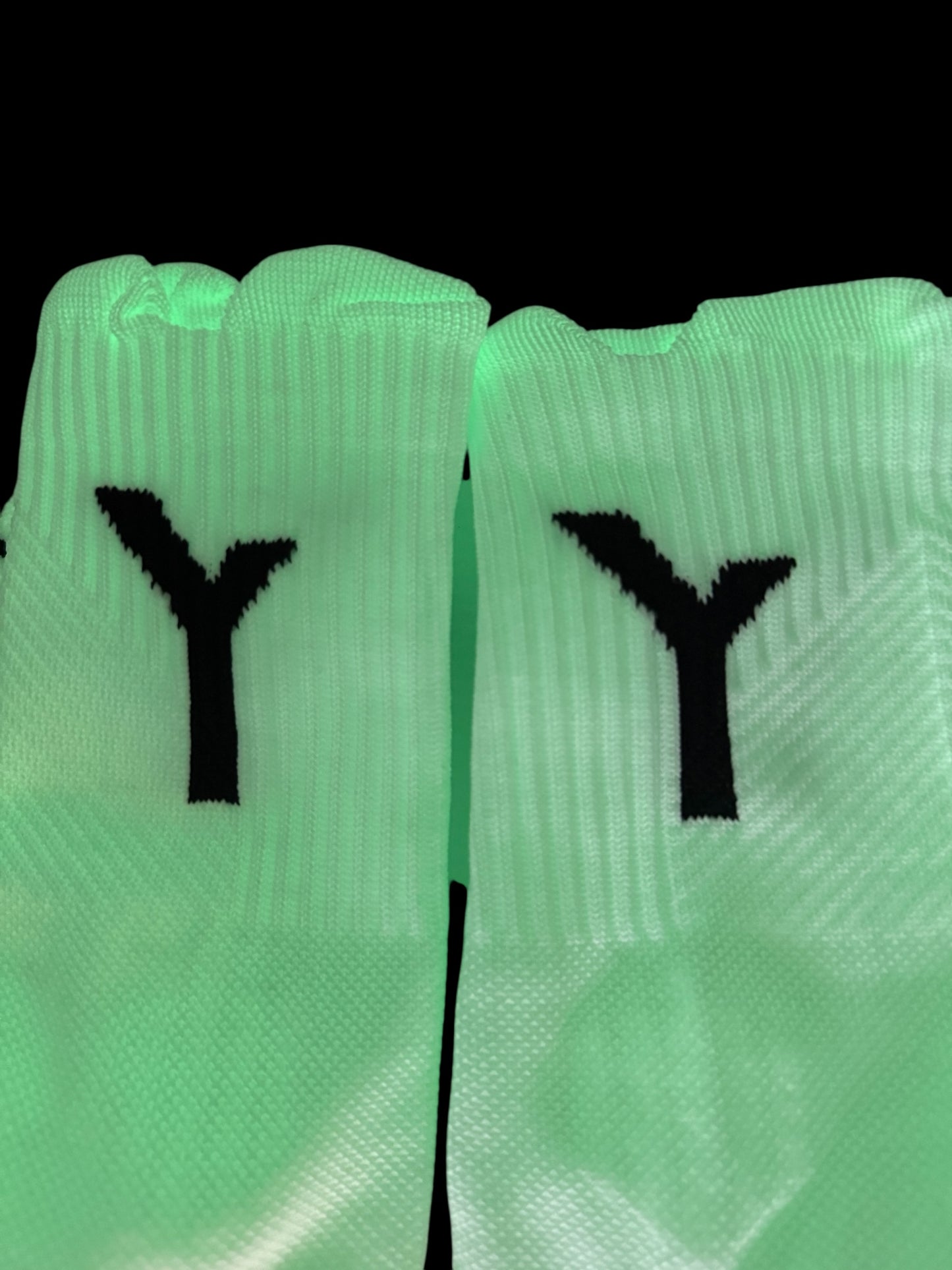 Glow stepper Y performance socks size M only